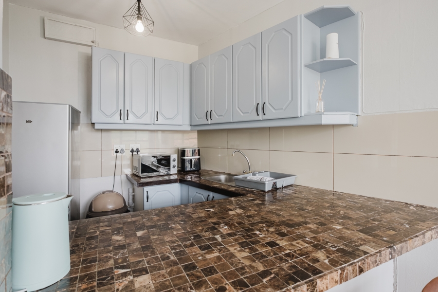 1 Bedroom Property for Sale in Vredehoek Western Cape